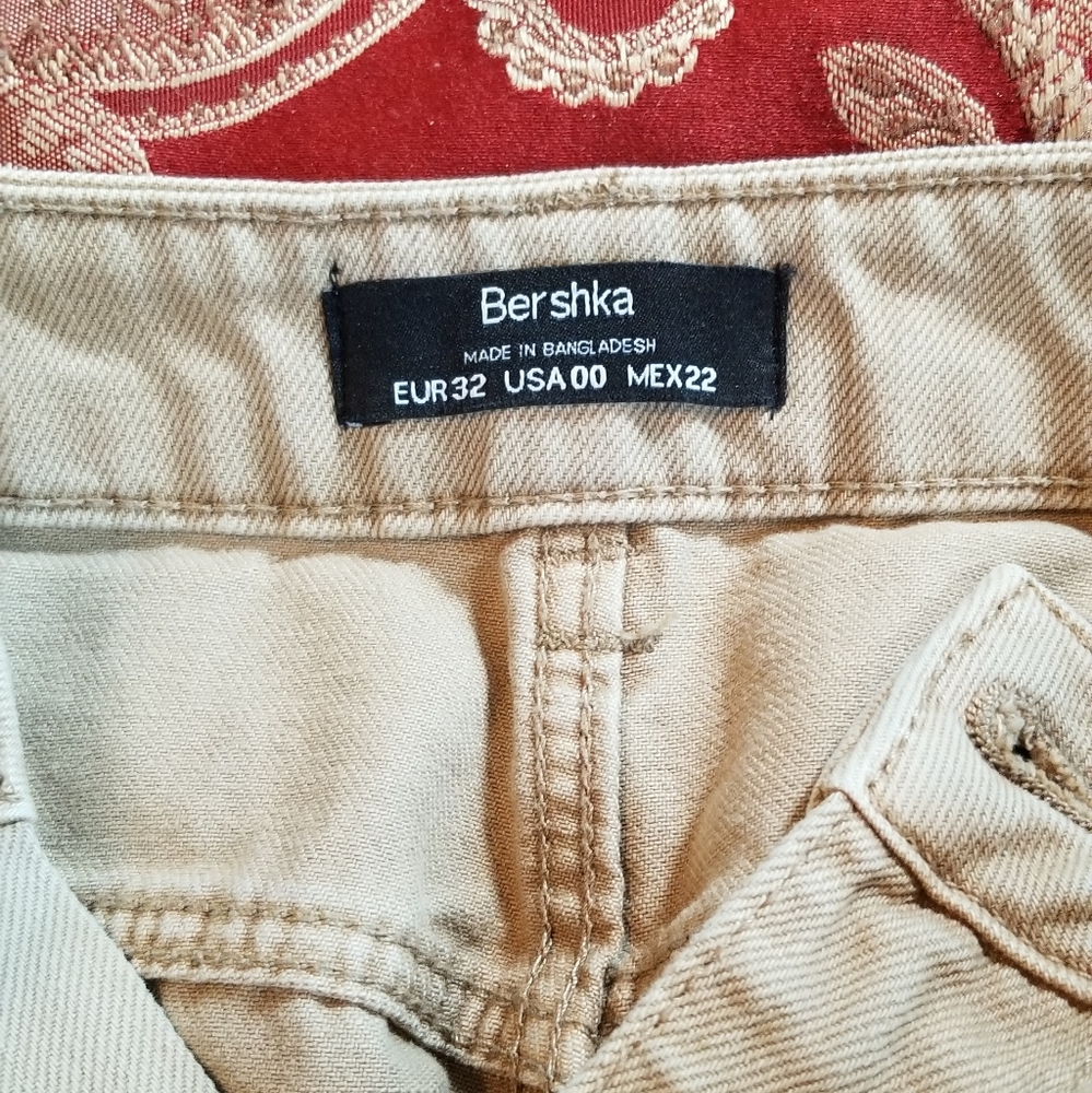 Bershka khaki joggers sz 00